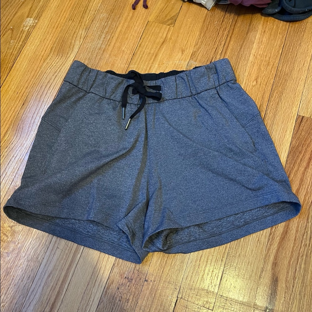 Lululemon shorts size 4